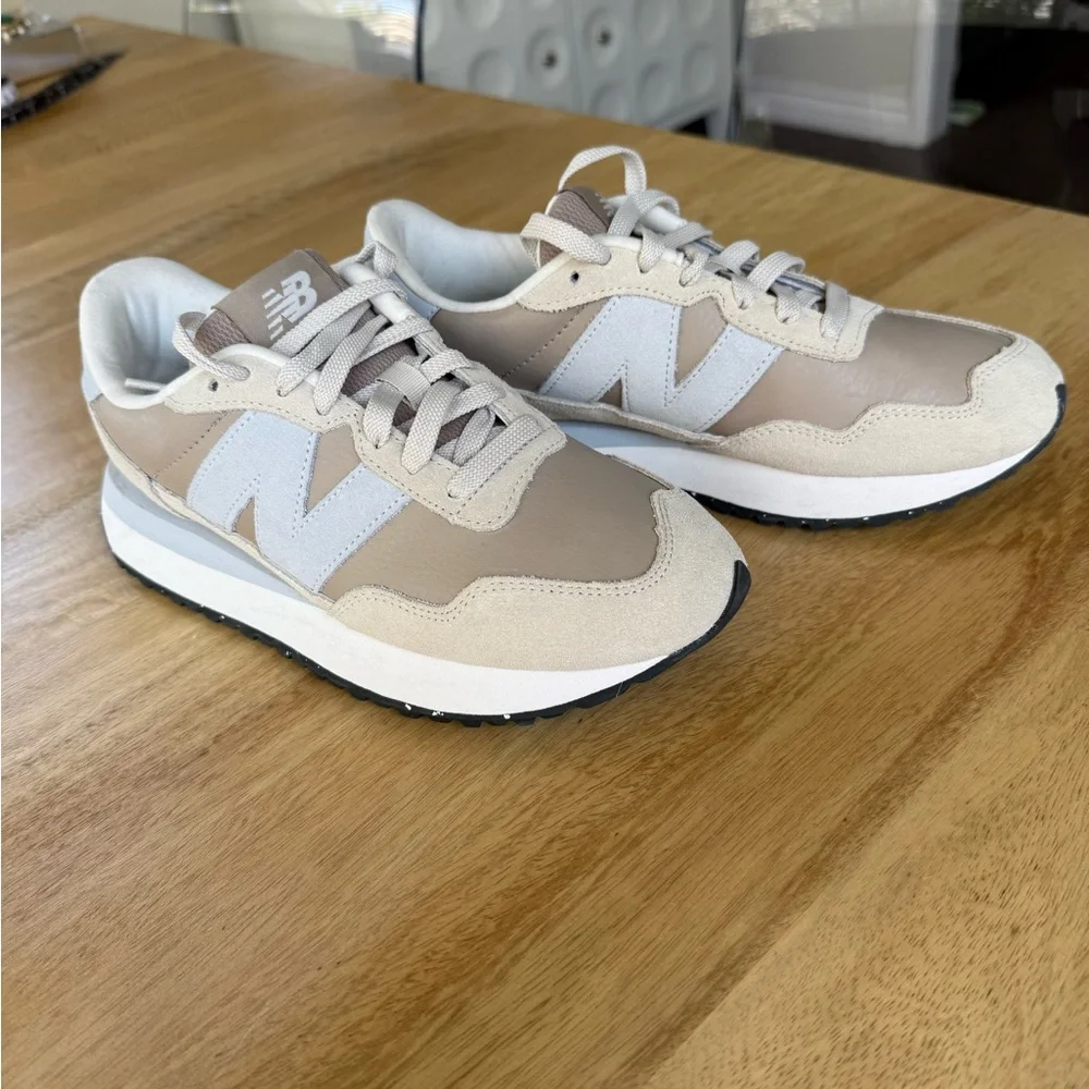 New Balance Women's Beige and White Sneakers - Picture 8 of 15
